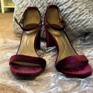 Bandolino Women's Armory Heeled Sandal, Sangria Size 6